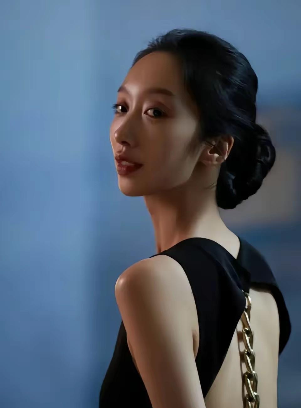 黄觉对小14岁麦子说，我想让你给我生个孩子，但我不想结婚。谁知麦子竟欣然同意，她