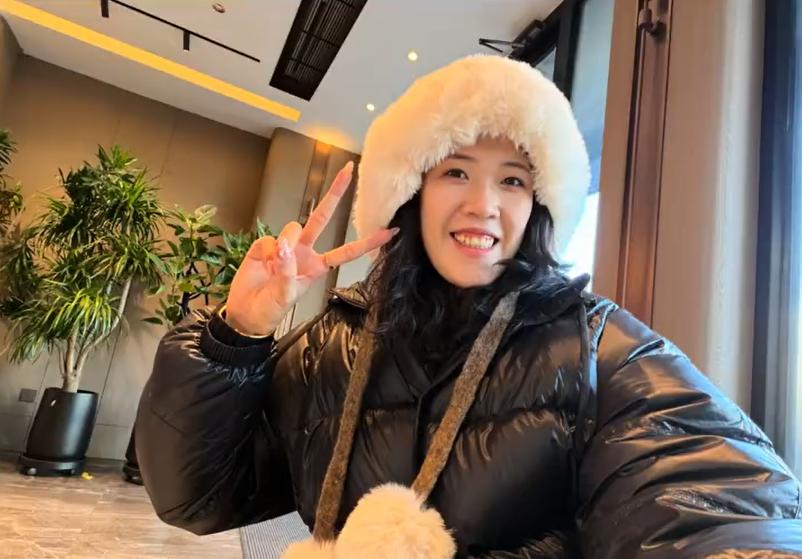 李盈莹现身哈尔滨。在网上看到消息，天津女排队员李盈莹出现在哈尔滨。她穿着厚厚