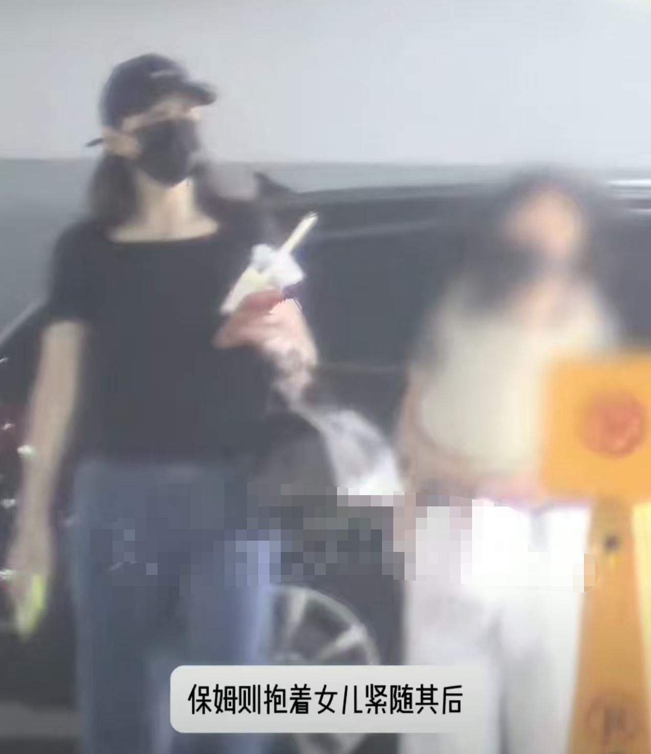 王鸥带2岁女儿逛街被拍！与何九华关系成谜。5月20日，有狗仔爆出了王鸥出门逛