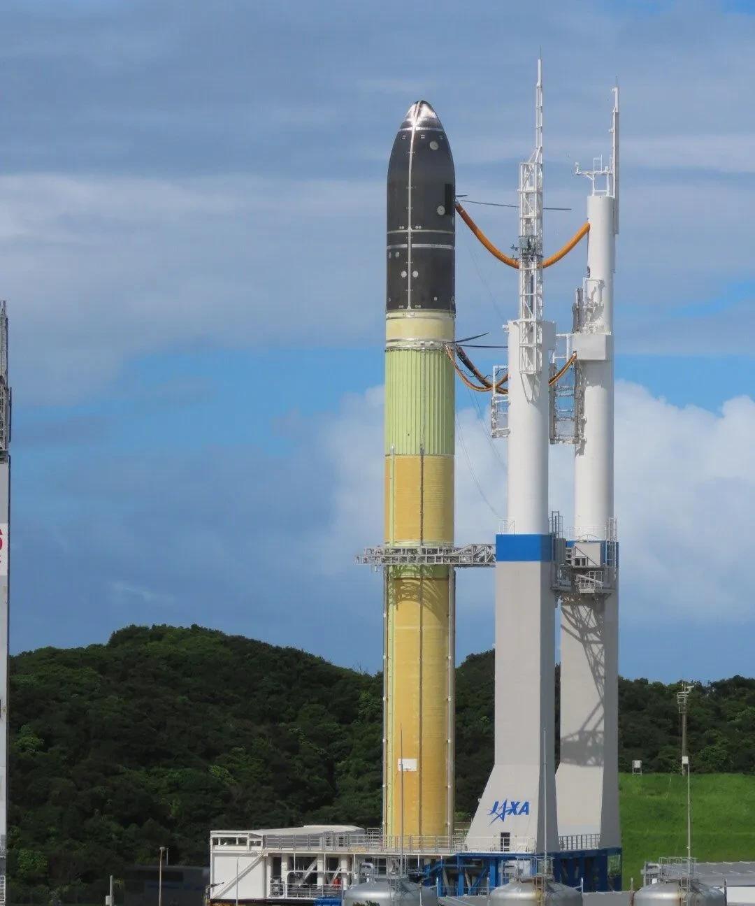 这是日本H3型运载火箭于近期发射升空。做为80后的军迷在多年前一定听说过这样的