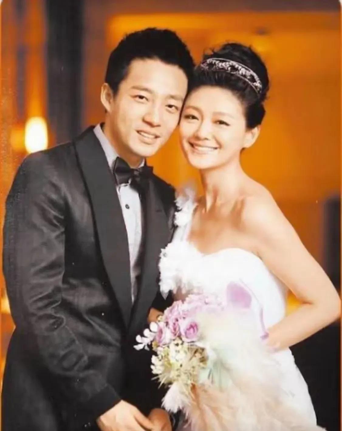 起初他们都是笑着结婚的，可为什么后来他们都不笑了？汪先生当初娶大S，想必