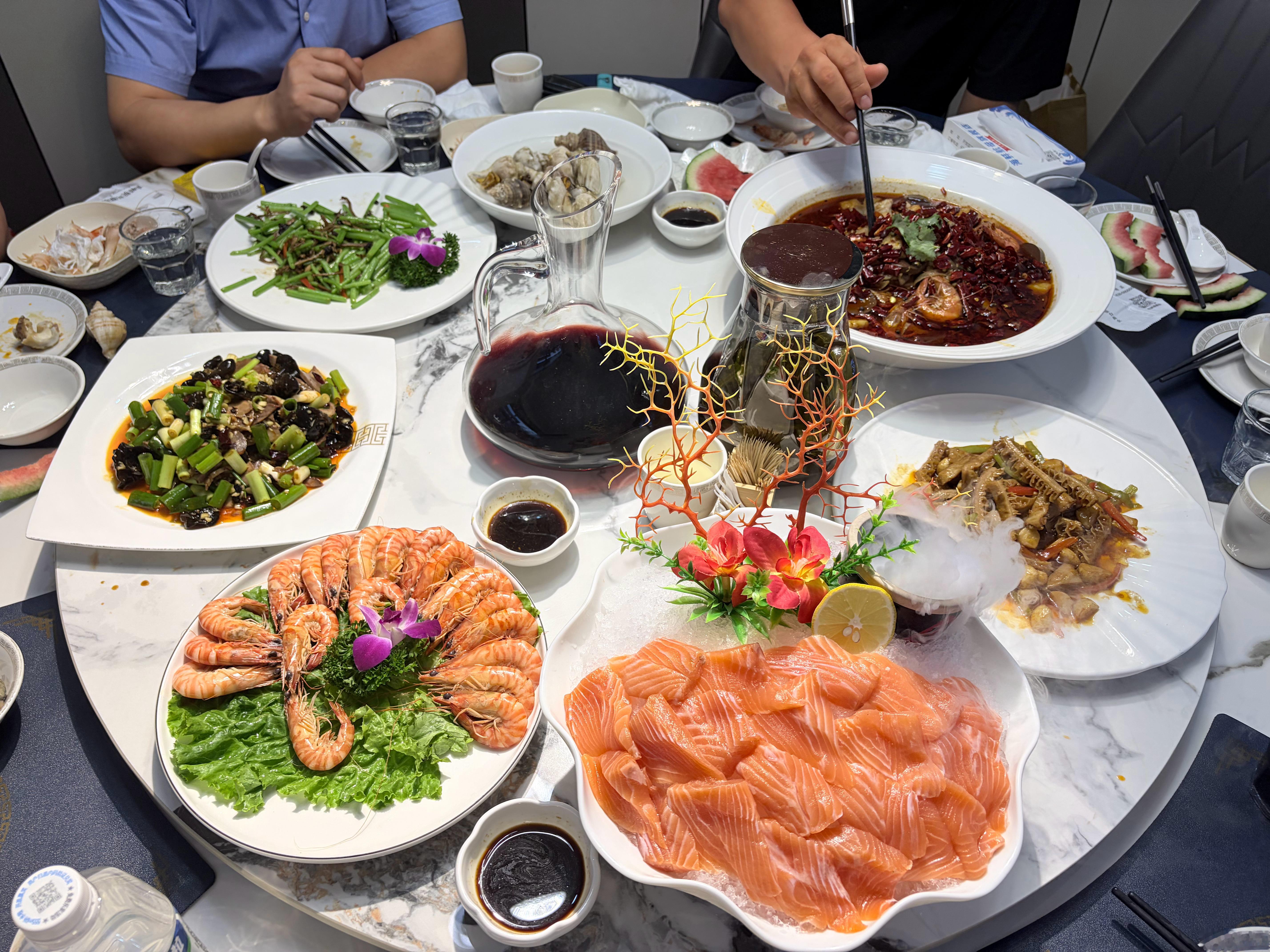这盘子虾🦐我自己吃一半 ​​​