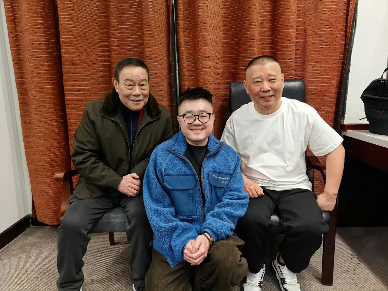 【相声演员郭胜文自降辈分成为郭德纲徒弟，杨威为徒弟布局，你怎么看？】近日，著名