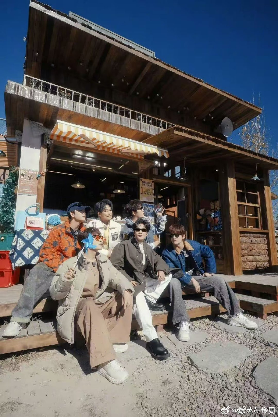 陆虎留一步和兄弟一起登顶快乐老友记收官快乐老友记收官不说再见，因为陆虎和兄弟们