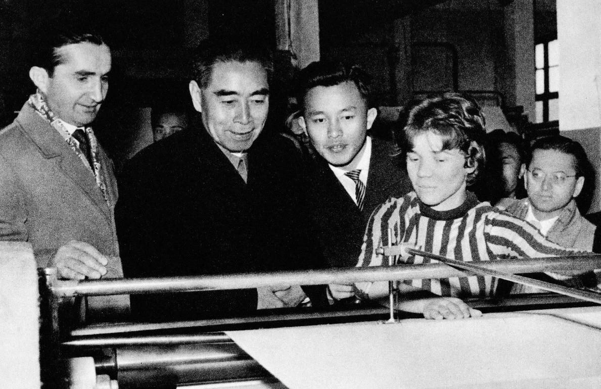 【周恩来总理的老照片】1964年1月3日，周恩来总理在阿尔巴尼亚期间，来到斯大林
