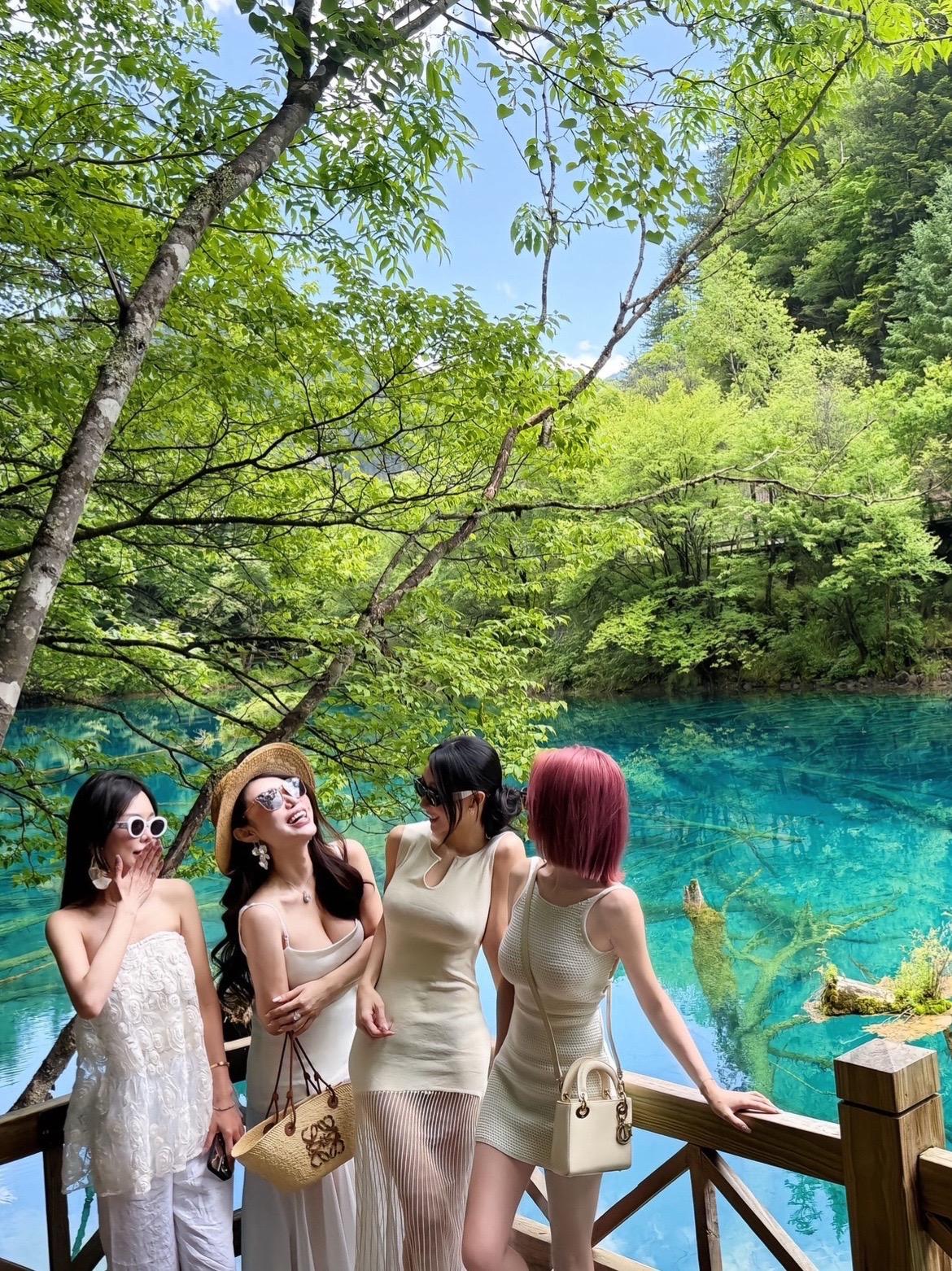 去爱 去生活 去受伤 而后继续勇敢.