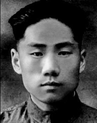 1950年，贺子珍得知毛岸英牺牲朝鲜，哽咽落泪：他是我的儿子啊。这句话听起来