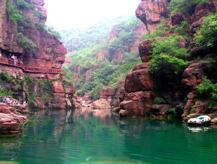 【红石峡景区】是云台山旅游景点的精华。游览所需要的大致时间：一个半小时左右，全长