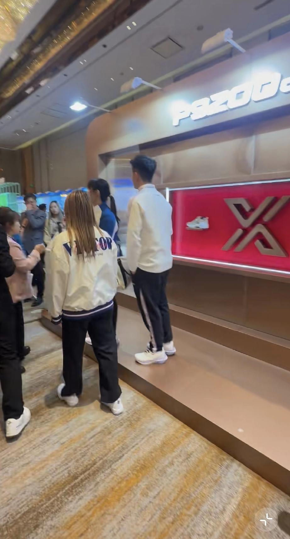 黄雅琼结婚退役后没几个月，一下子胖了这么多，大腿好粗!3月17日，雅思组合、