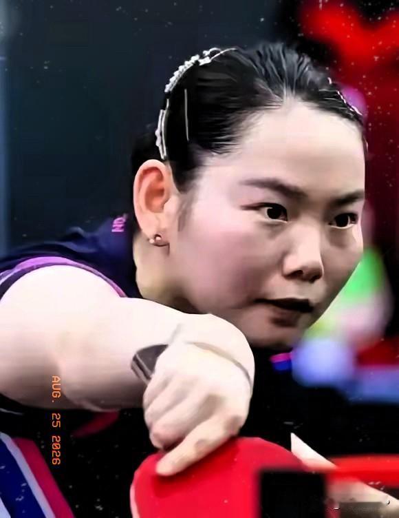 终于明白！为什么其他陪练都走了，何卓佳不走。她跟莎莎原来有四个人陪练小组，后