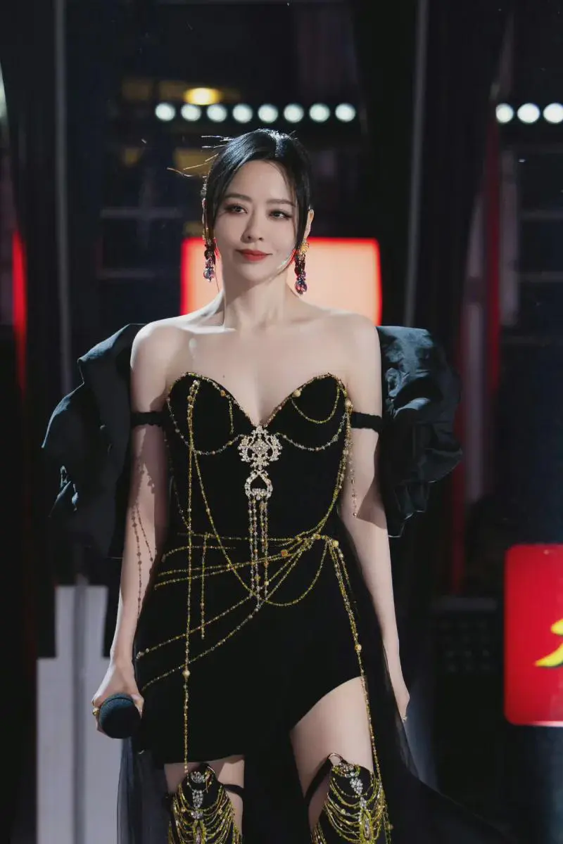 张靓颖昨晚活动造型，你喜欢不？