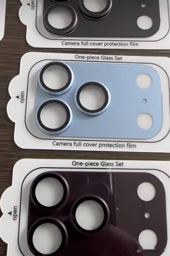 有博主在社交平台上晒出了iPhone18Pro的镜头盖板部件，由此直接实锤了