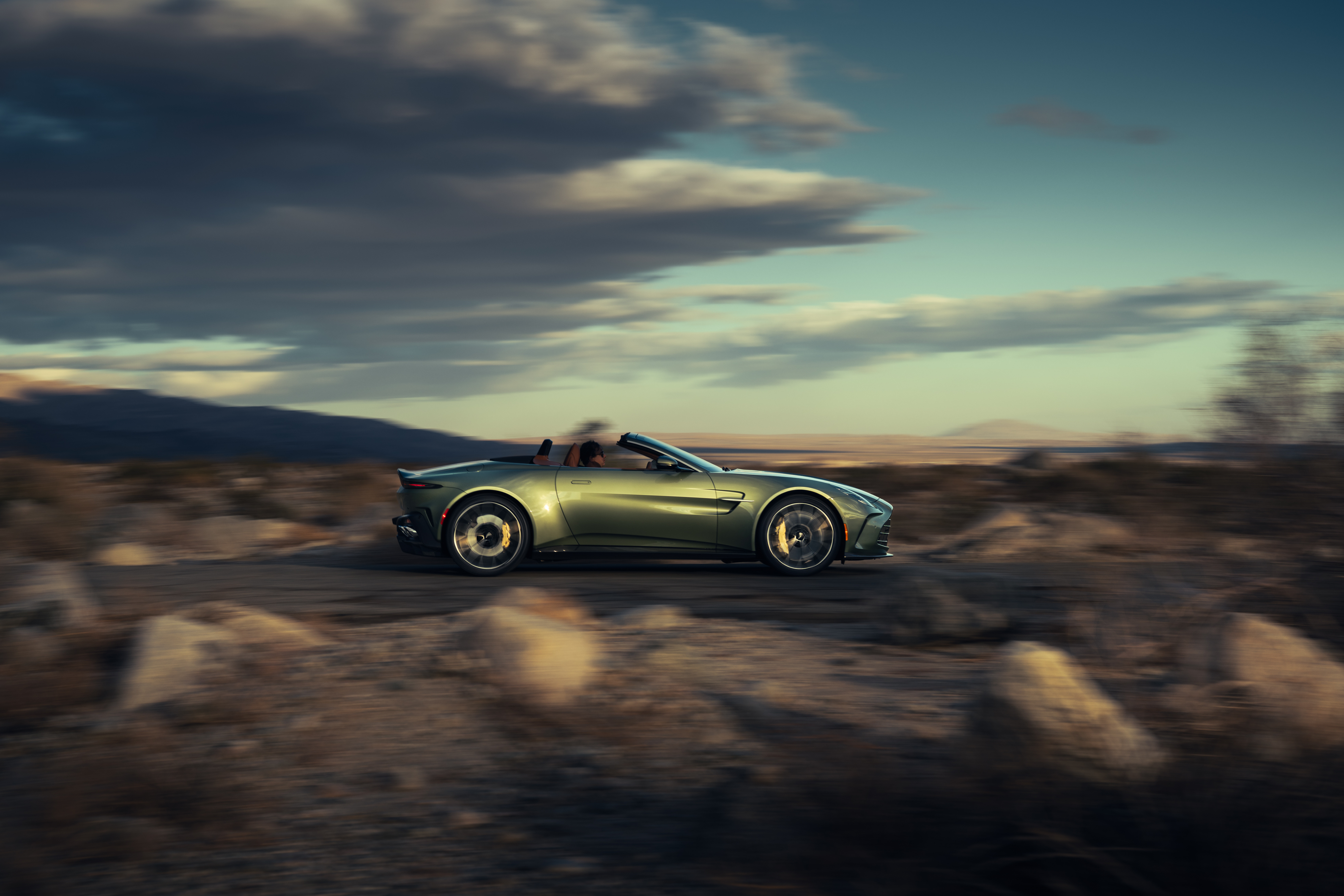 AstonMartinVantageRoadster阿斯顿马丁astonm