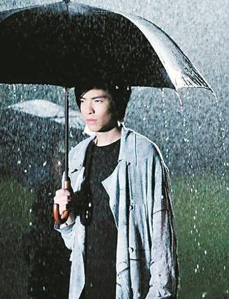 萧敬腾，被称之为雨神，去哪里哪里下雨。与“雨神”相对应的应该是旱魃。旱魃是谁？冯
