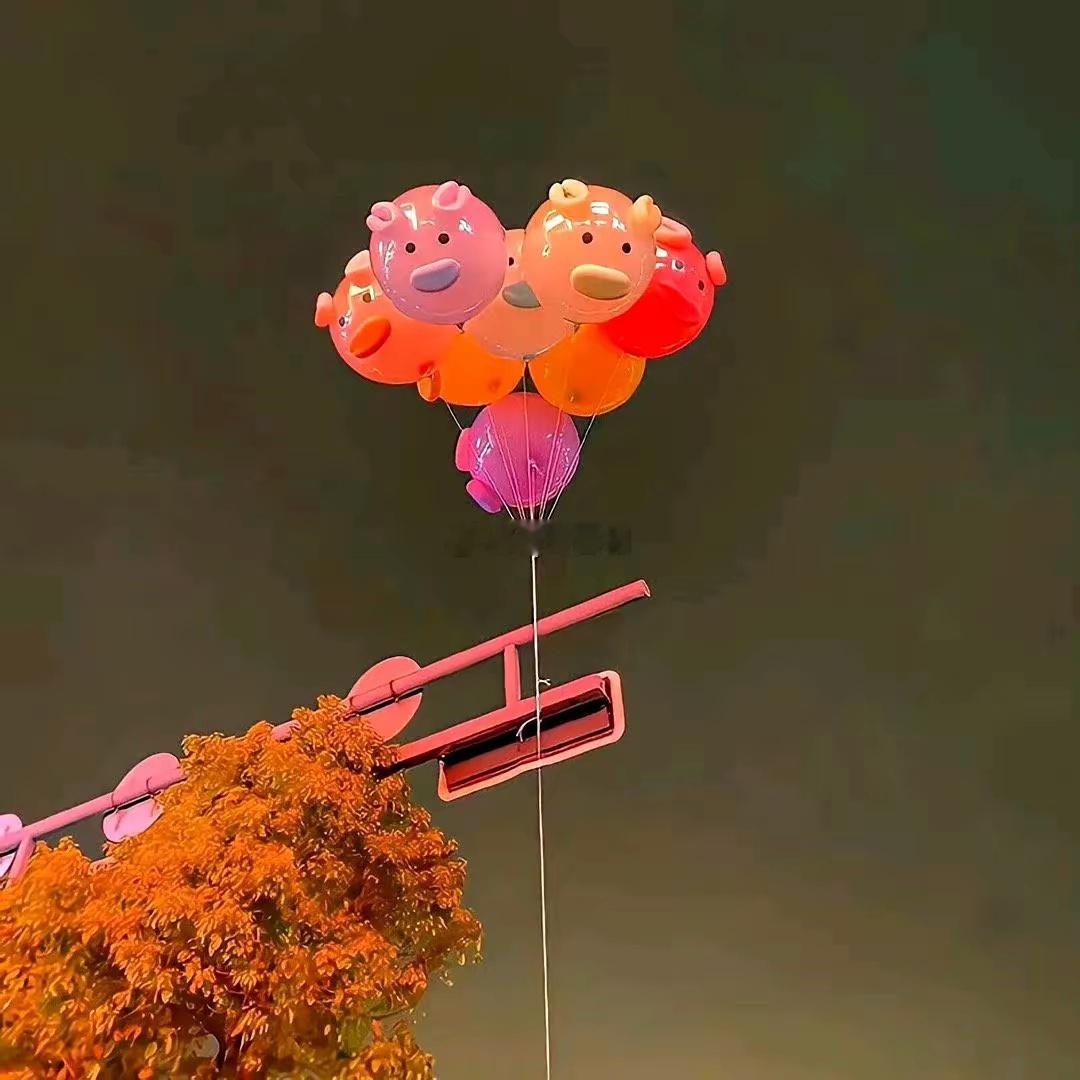 金牛座的人以节俭著称，他们对金钱的态度谨慎而精明。他们擅长从生活的点点滴滴中发现