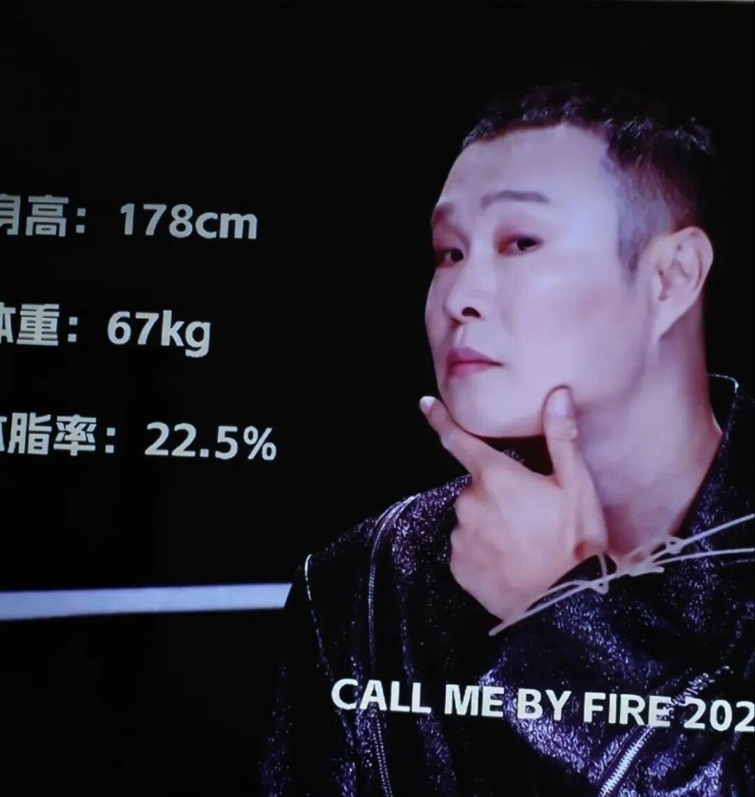 “披哥6”大爆，38岁曹骏凭啥是第一个被央视点名的哥哥？网友：别人都是来去油的，就他是去披荆斩棘的​