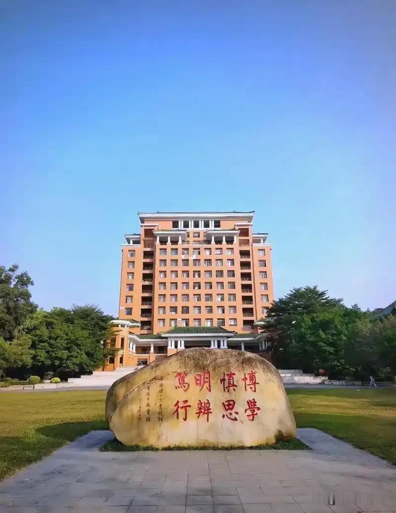 56万年薪的华为offer，公积金按5%缴。看到这个数，我第一反应不是羡慕，是