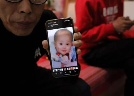 破防了！8岁被领养到加拿大，仅3个月就被养父母像扔垃圾一样抛弃😭这个孩子叫张