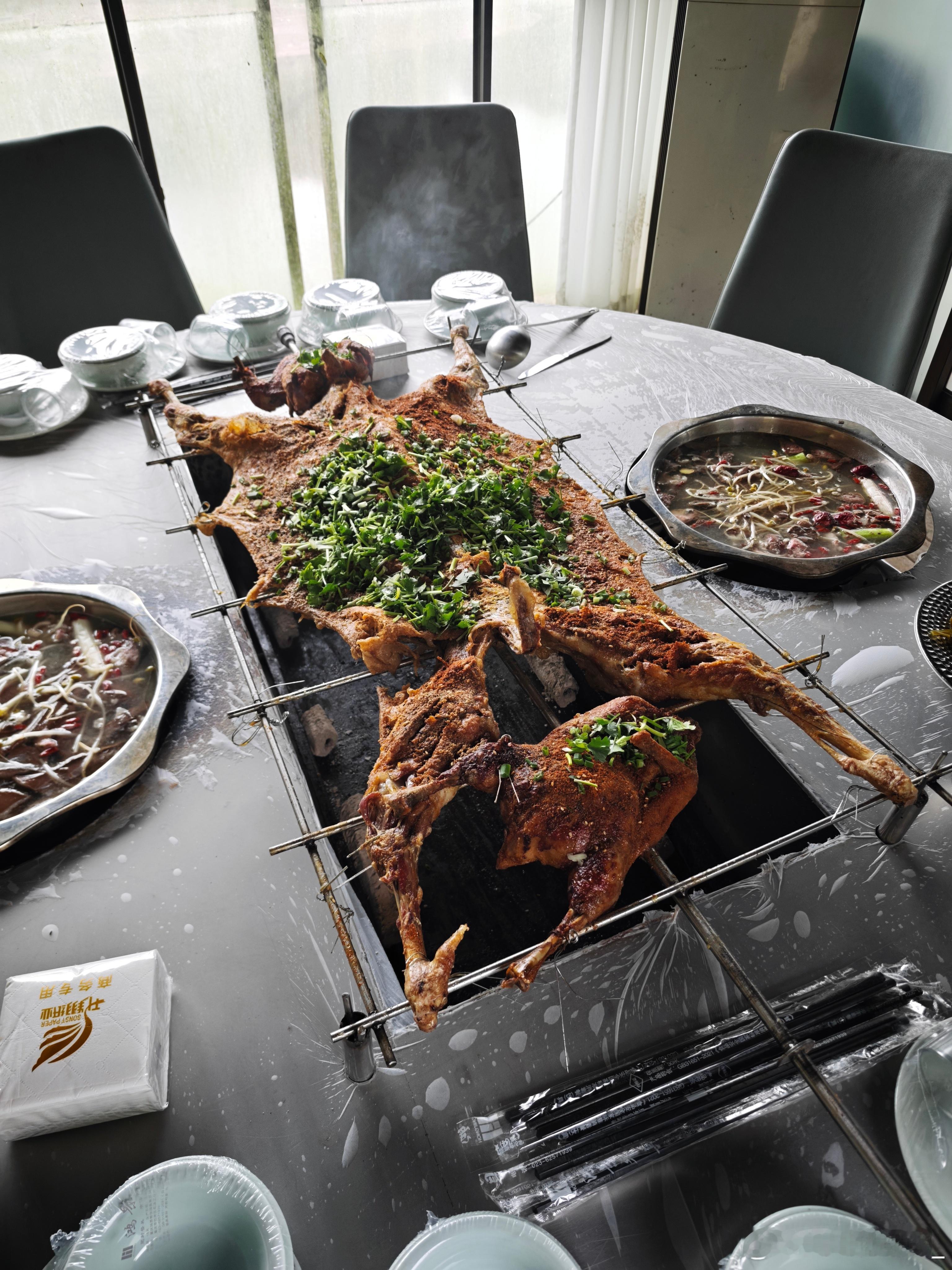 冬天最爱吃烤全羊啦