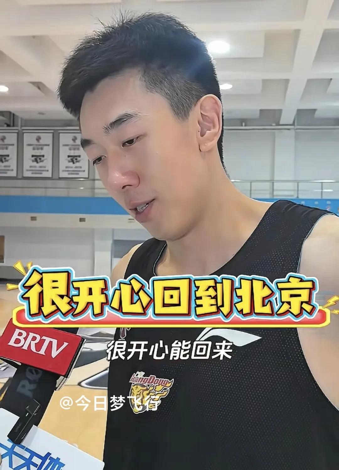 王少杰离开广东队回到北京！上周末，王少杰离开广东队返回家乡河北，参加了香港明星