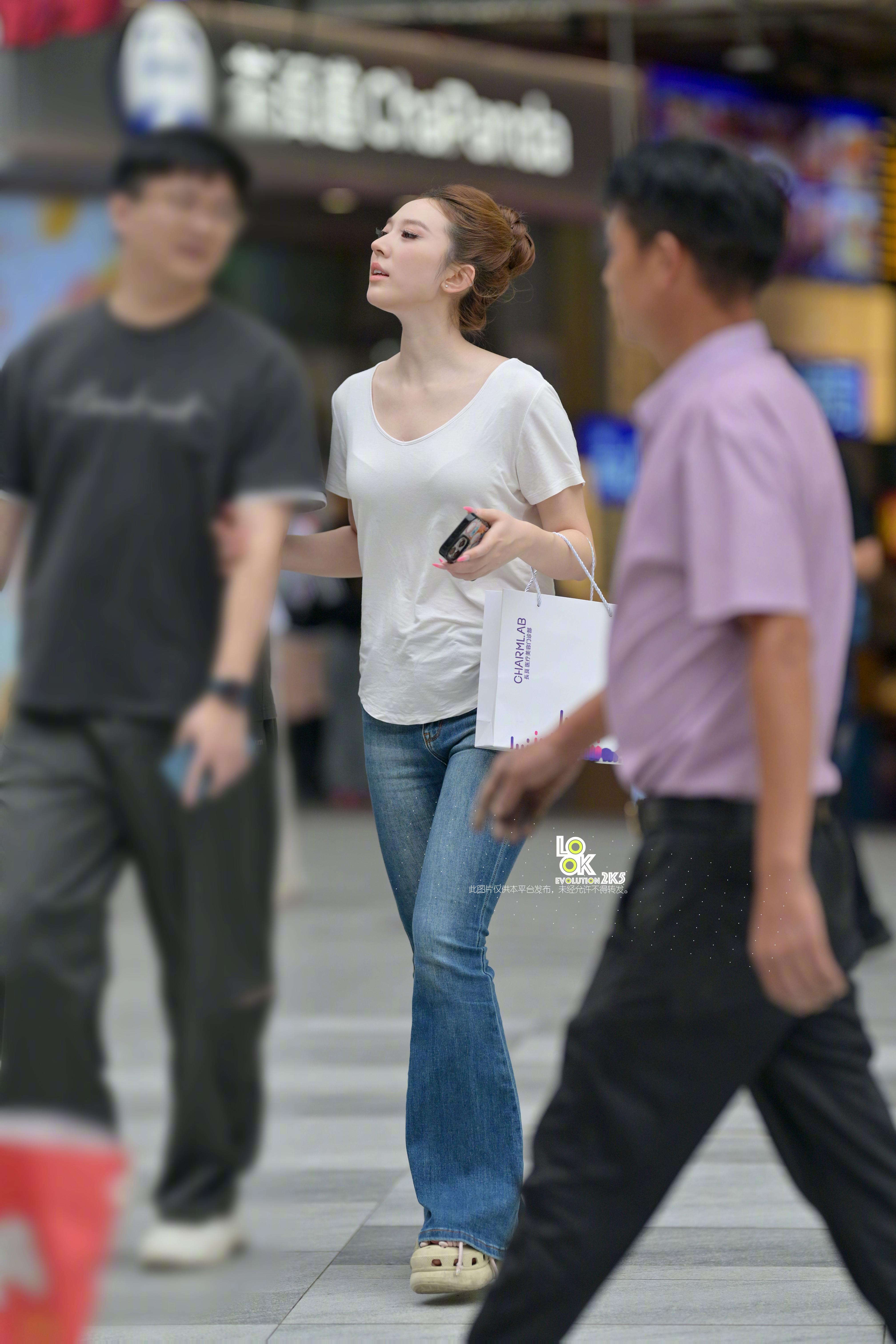 小姐姐气质很好哦​​​