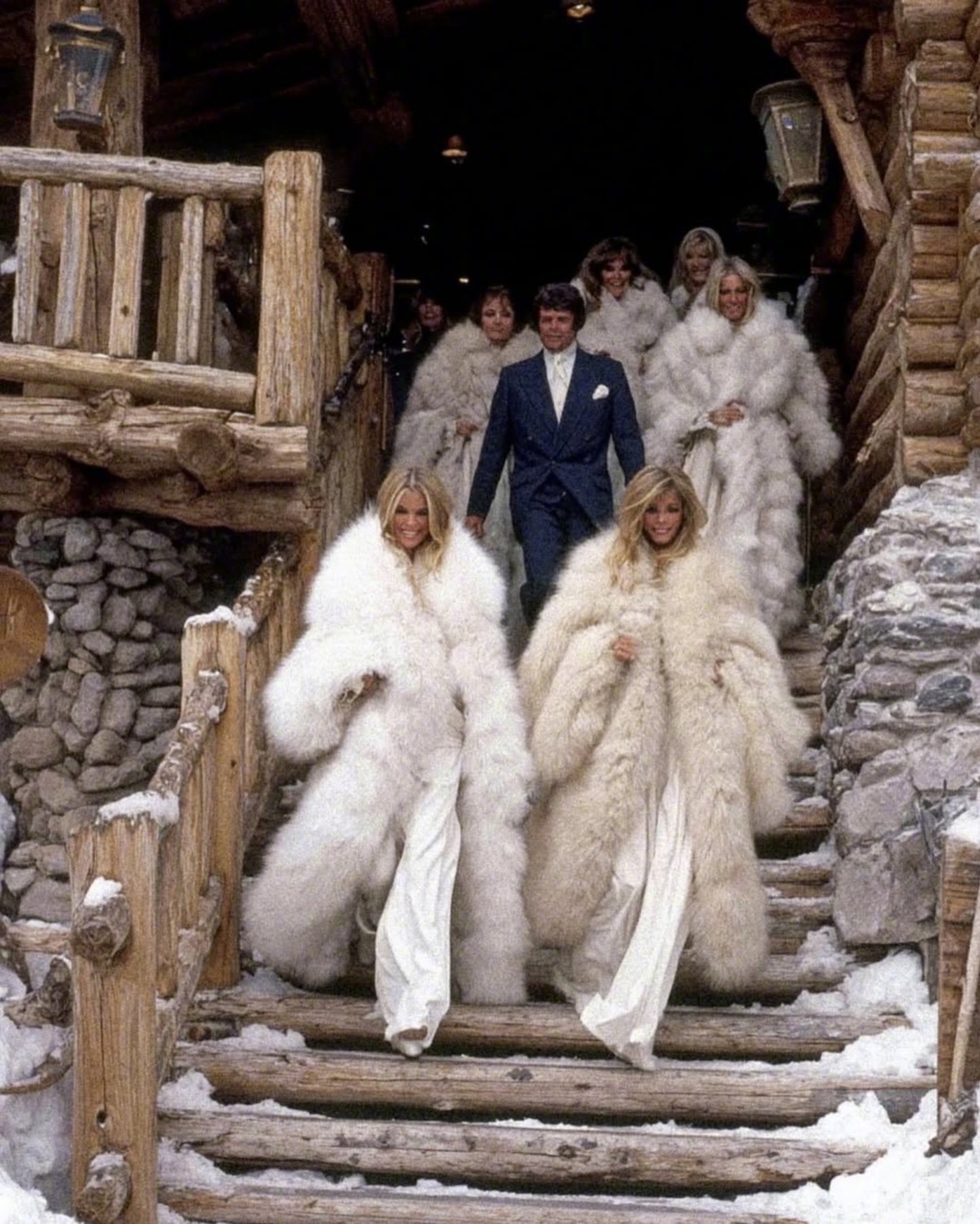 20世纪70年代的圣莫里茨，是欧洲终极的冬日游乐场。在这里，优雅奢华与阿尔卑斯山