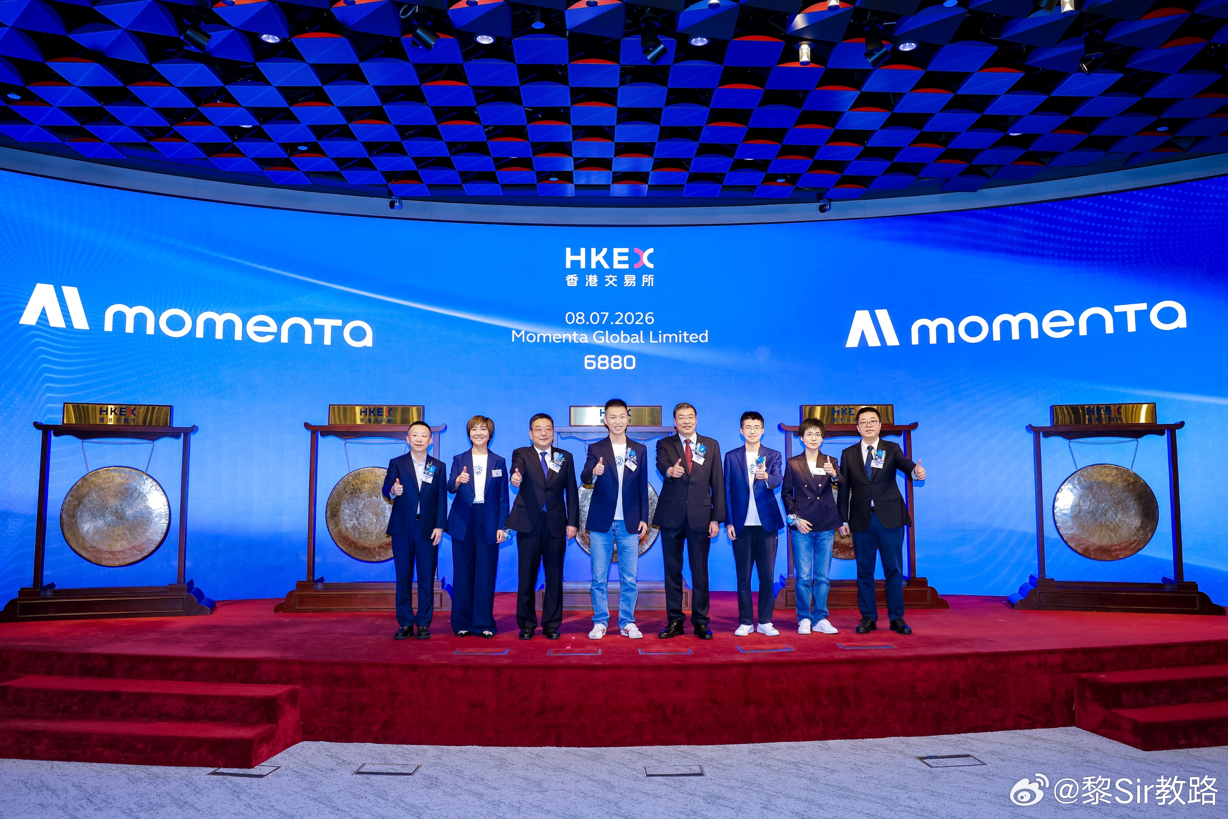 全球领先的物理AI公司Momenta正式在香港联合交易所主板挂牌上市（股票代码：
