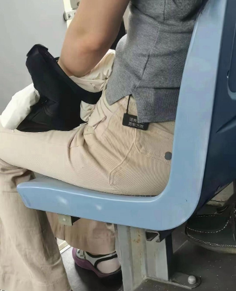 不得不说，她是怎么做到不尴尬的
