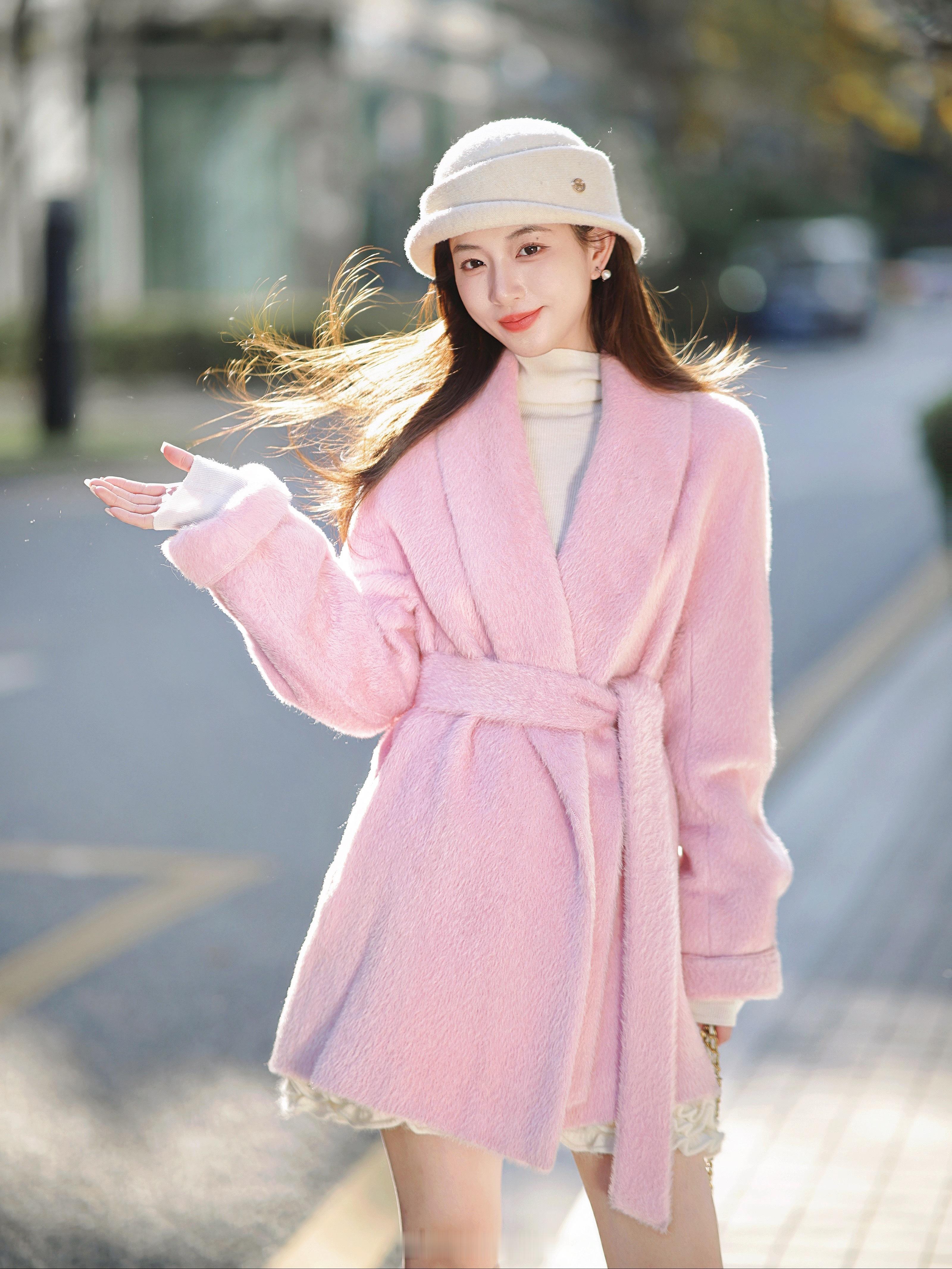 本粒承认看见粉苏力的时候我疯狂心动啊！这版型这优雅复古气质是归国温柔千金l