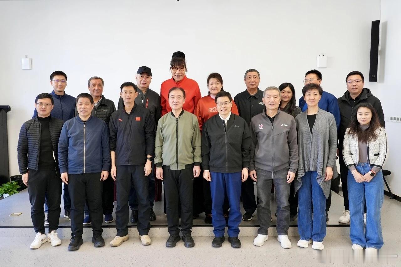 中国篮协举办2026年新春老前辈座谈调研会，胡加时、许闽峰以及中国篮球名人堂成员