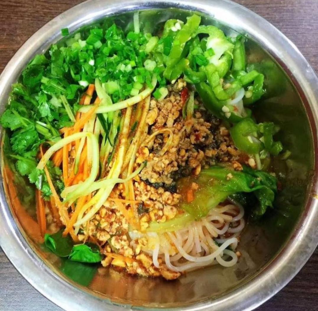 我那可爱的儿媳妇不知道为啥如此偏爱螺蛳粉。怀孕以前，经常几包几包的买，时不时