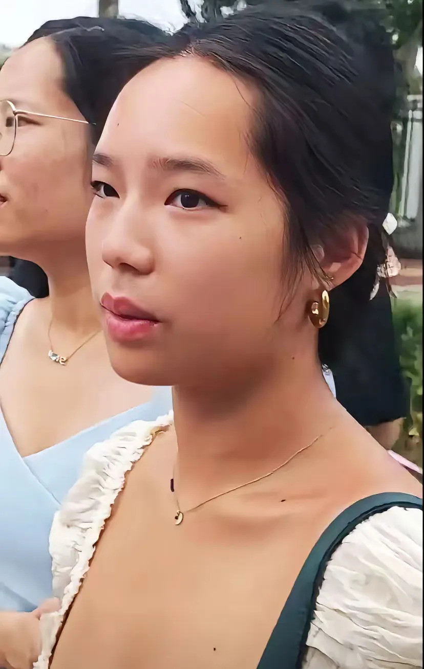 比利时女孩回国认亲，激动又开心天呐！这简直比电视剧还精彩