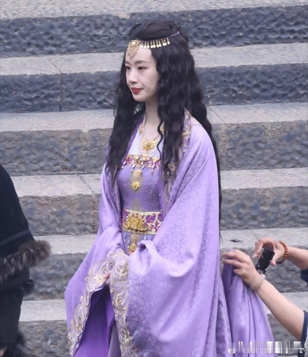 好尴尬呀，古装剧竟然烫卷发