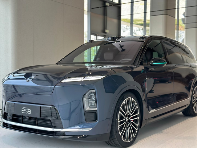 新款ES8有点背刺老车主看了第三代ES8，这车确实有不少亮眼的地方，但也不是十