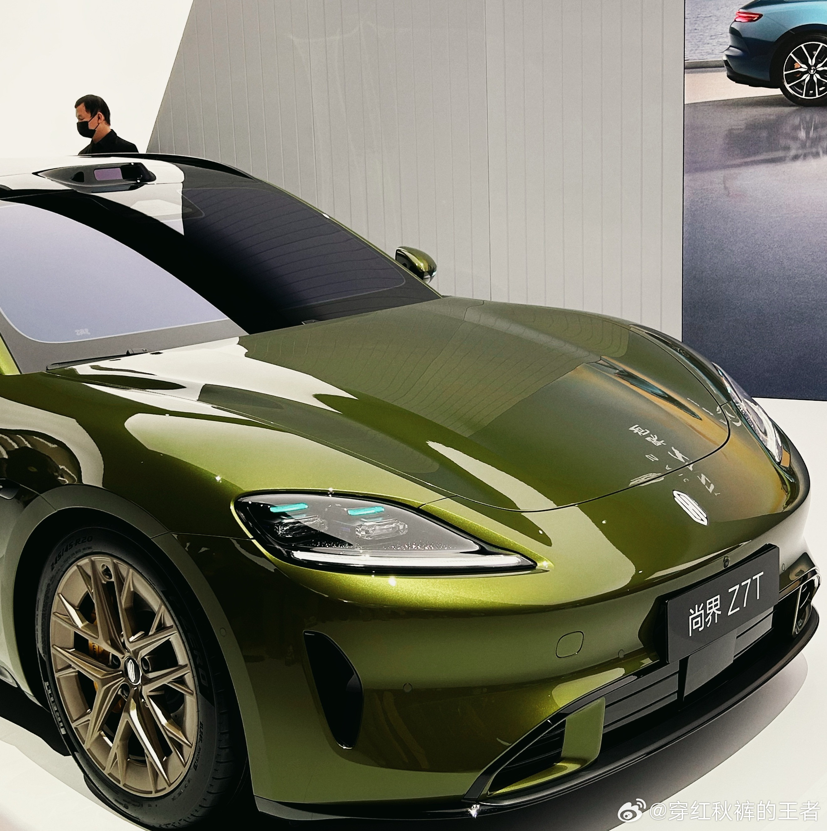 有人讽刺尚界Z7模仿小米SU7，我的看法是，向成功者学习是成功之道。手机行业当年