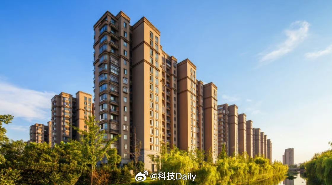 物业不是管理而是服务，从被动服务到主动服务，确实很有必要代表建议把物业管理改为物