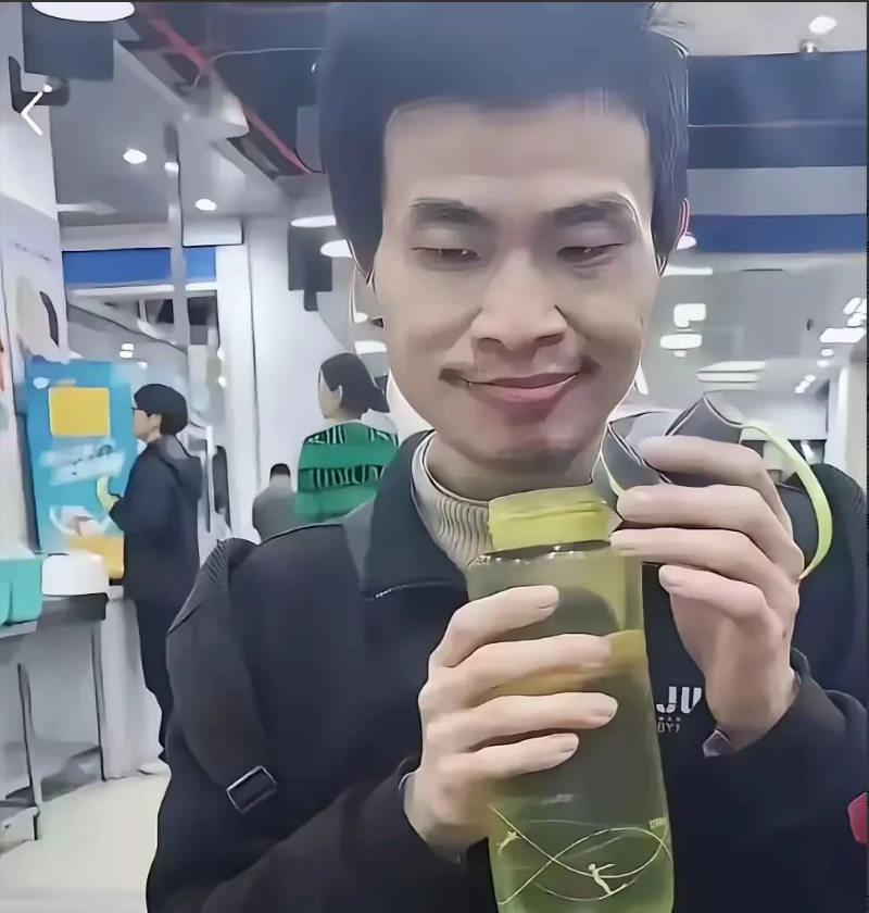 韦东奕的学术成果斐然，他在流体方程解法上的研究成果获得了国际期刊的认可，但他现在
