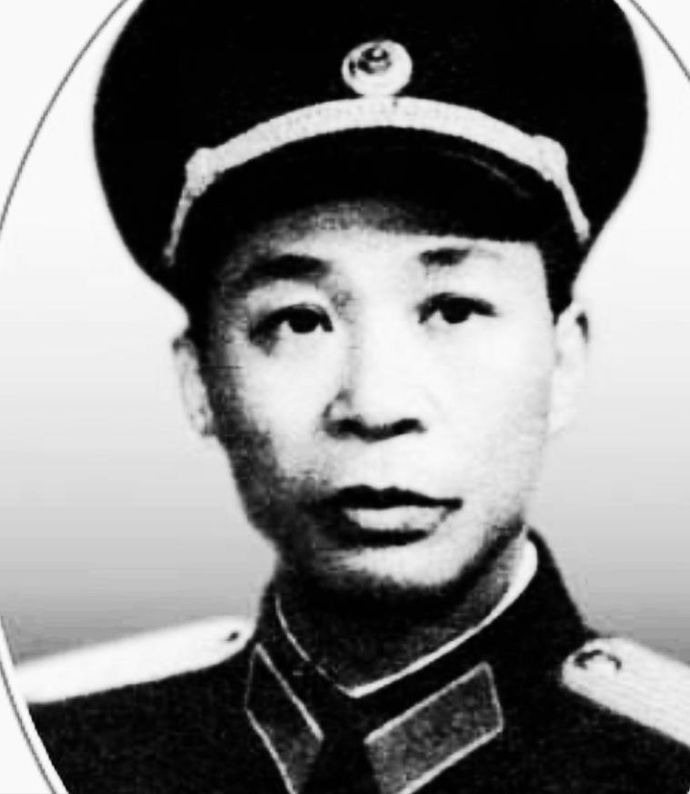 1950年海南岛战役前，40军参谋长宁贤文因畏惧渡海作战，用石块砸伤自己脚部，谎