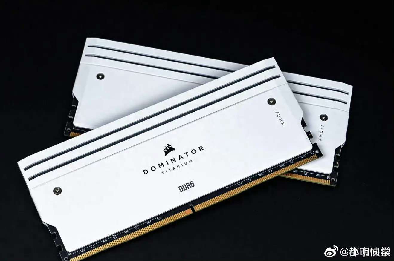 内存条价格出现断崖式下跌内存涨价被炒的太凶了，现在根本就不算断崖式下跌，看看去