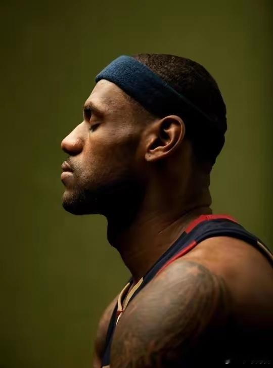 某些群体一言难尽。科比34岁就有人说老了铁了很正常，邓肯38岁拿个10+10老骥