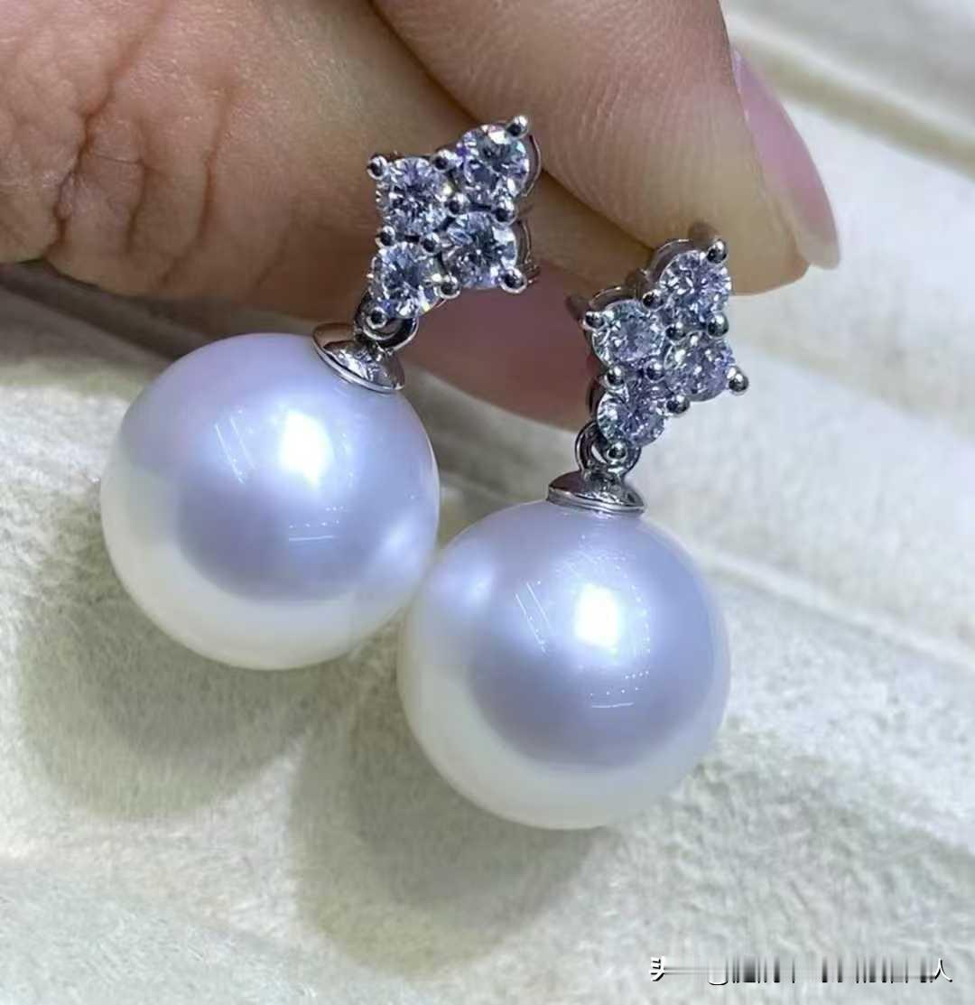 我弟媳的消费观，真的特别有意思。前几天和她逛超市，四十五块一斤的车厘子，她看了