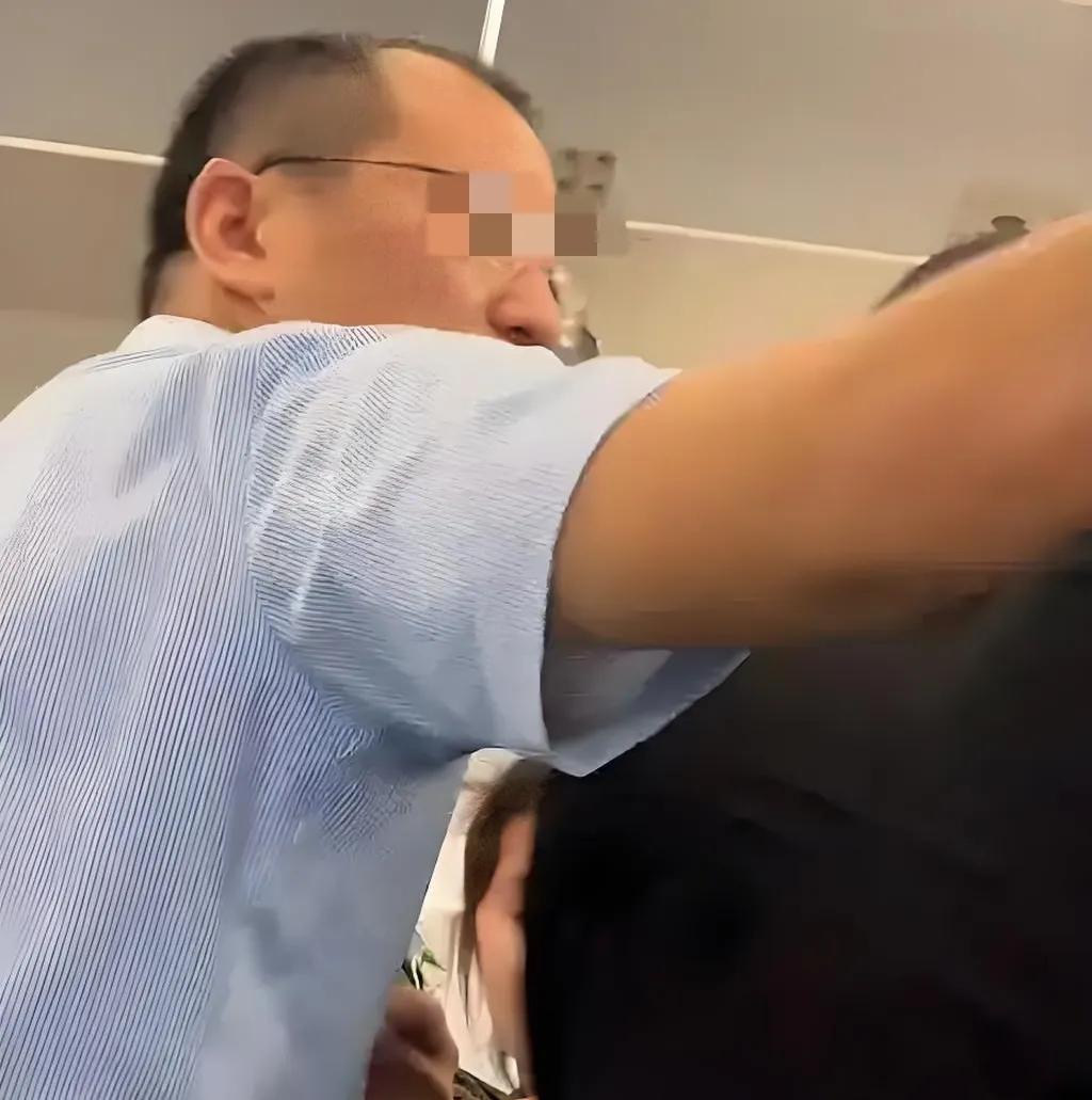 南航打人的一家当时有多嚣张，现在就有多后悔！不是因为溺爱孩子对他百般纵容