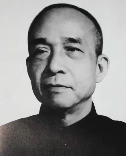 🌞李富春去世那天，追悼会规格很高，邓小平站上讲台读悼词，全场肃立，可在这么