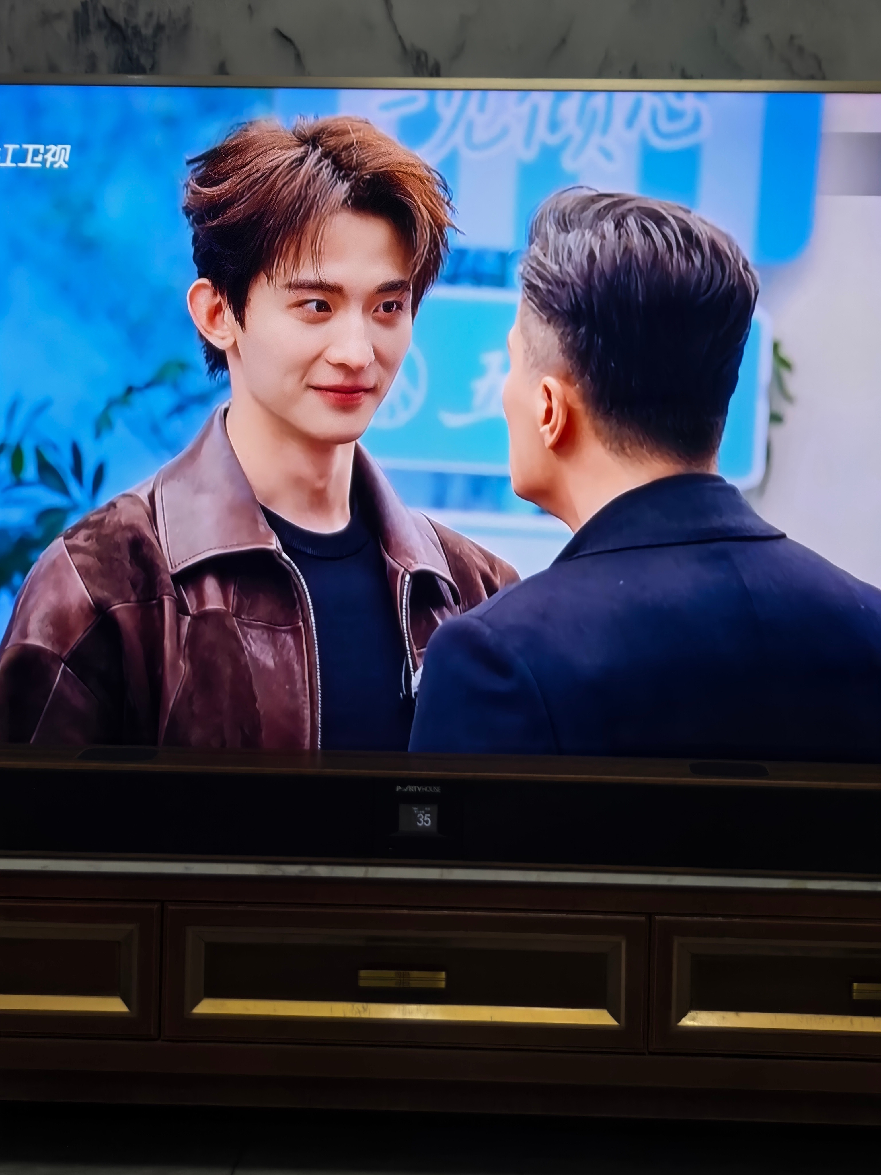 好帅气的小盆友好清澈的眼神