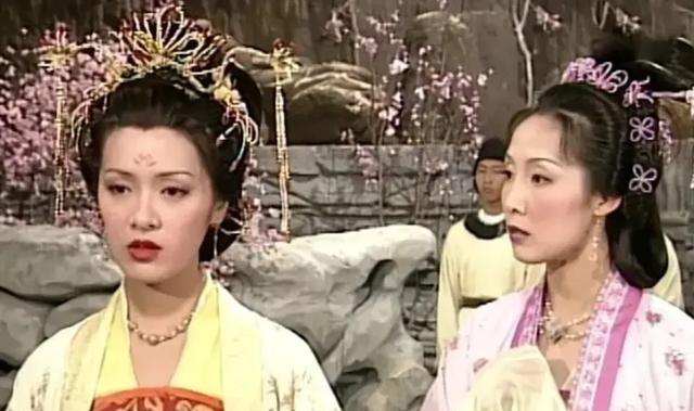 一天深夜，唐玄宗想念梅妃，派人偷偷将她接来，度过一个春宵。不料第二天，二人还没有