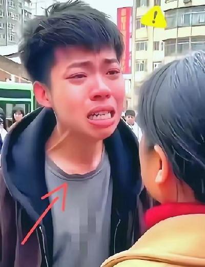 小区里传来的母子争吵，字字戳心，道尽了无数普通男生的婚恋心酸。儿子声嘶力竭