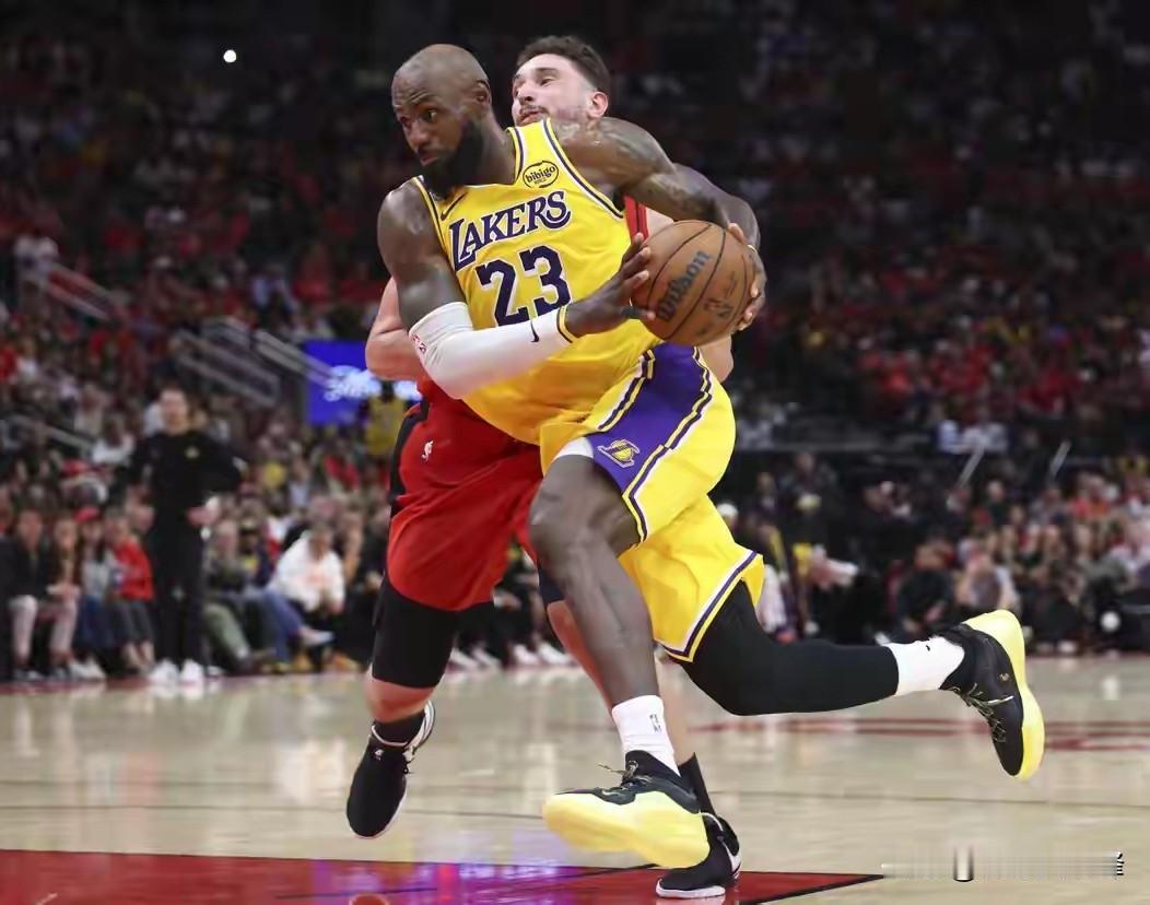 斯玛特罚球提前进线+詹姆斯踩线，官方裁判报告让火箭球迷破防！北京时间4月2