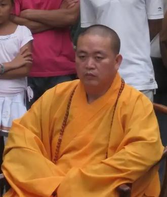 释永信恐怕很难活着走出监狱大门了。不是因为他判的时间太长，而是因为他进去的时候，