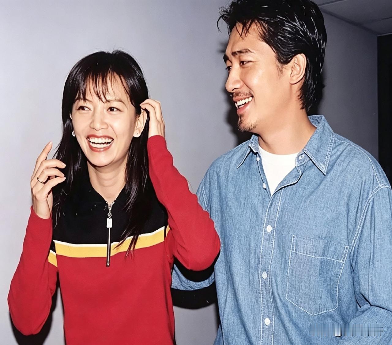 梁朝伟和曾华倩当年谈了整整6年，TVB上下都管他俩叫金童玉女。可惜到了90年代，