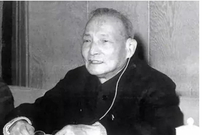 1979年，有人建议要保留汪东兴的职位，但是陈云却认为，如果让他再继续担任，就算